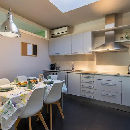 Daire Luxury Modernist Penthouse Next Paseo De Gracia Barselona